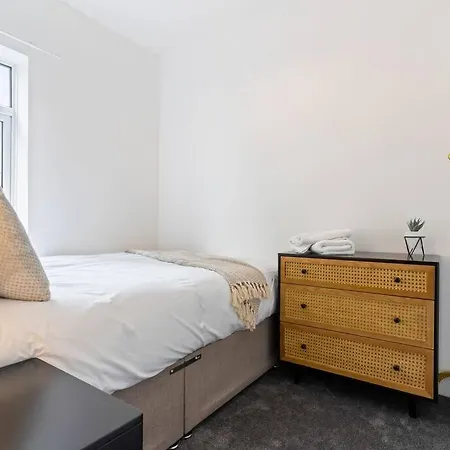 Victoria House - Location - Free Parking, Fast Wifi, Smarttv With Netflix By Yoko Feriehus