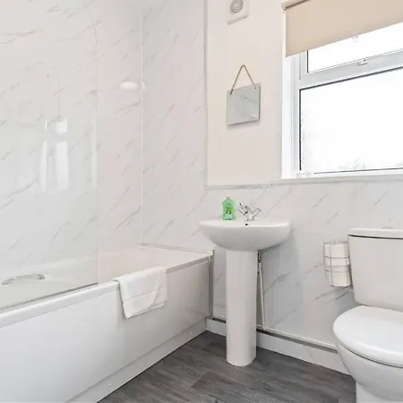 Victoria House - Location - Free Parking, Fast Wifi, Smarttv With Netflix By Yoko Feriehus Loftus