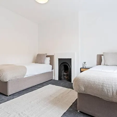 Victoria House - Location - Free Parking, Fast Wifi, Smarttv With Netflix By Yoko Loftus