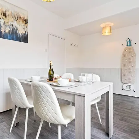 Feriehus Victoria House - Location - Free Parking, Fast Wifi, Smarttv With Netflix By Yoko *