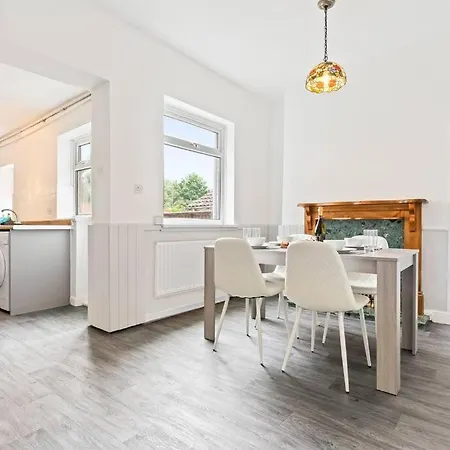 Victoria House - Location - Free Parking, Fast Wifi, Smarttv With Netflix By Yoko Feriehus Loftus